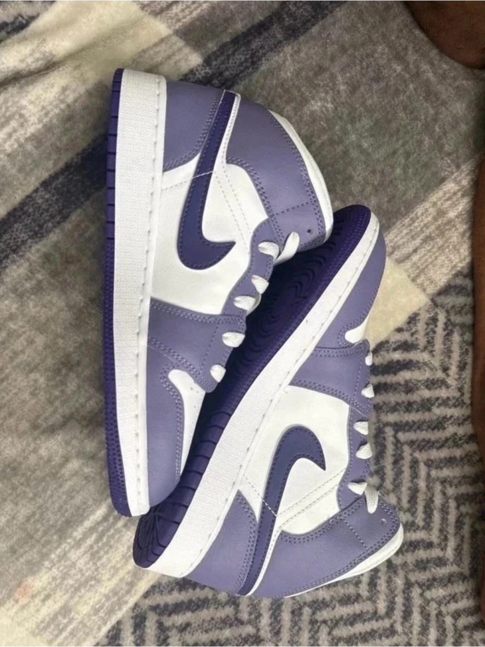 Jordan kids Low-Top Sneakers in Lavender and White New
